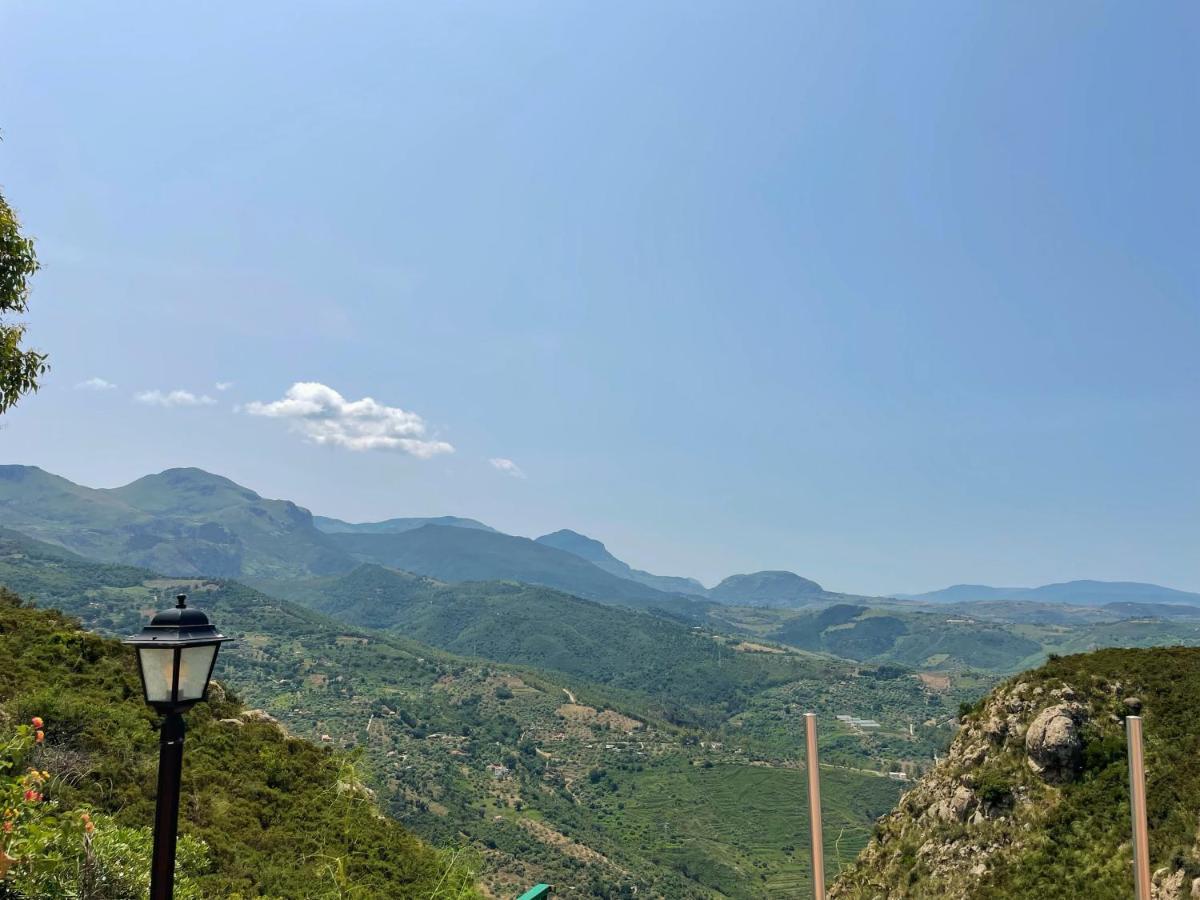 Il Poggio Retreat - Чефалу Экстерьер фото